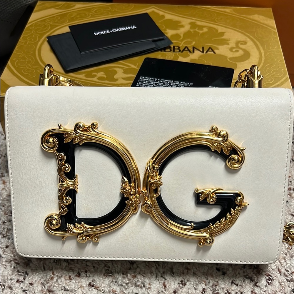 Dolce& Gabbana
Barocco Leather Shoulder Bag